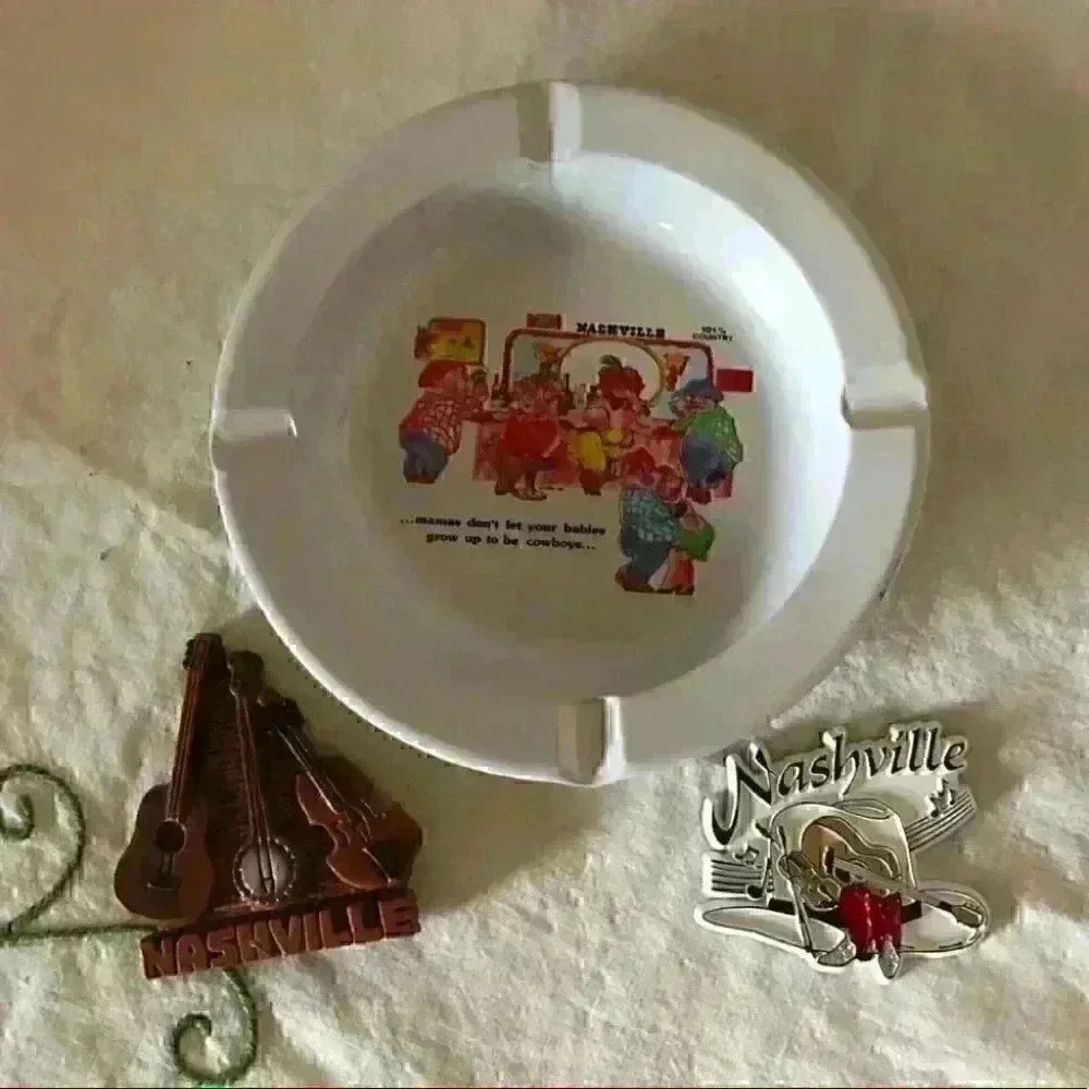 VTG Nashville Souvenirs Tin Ashtray 2 magnets
